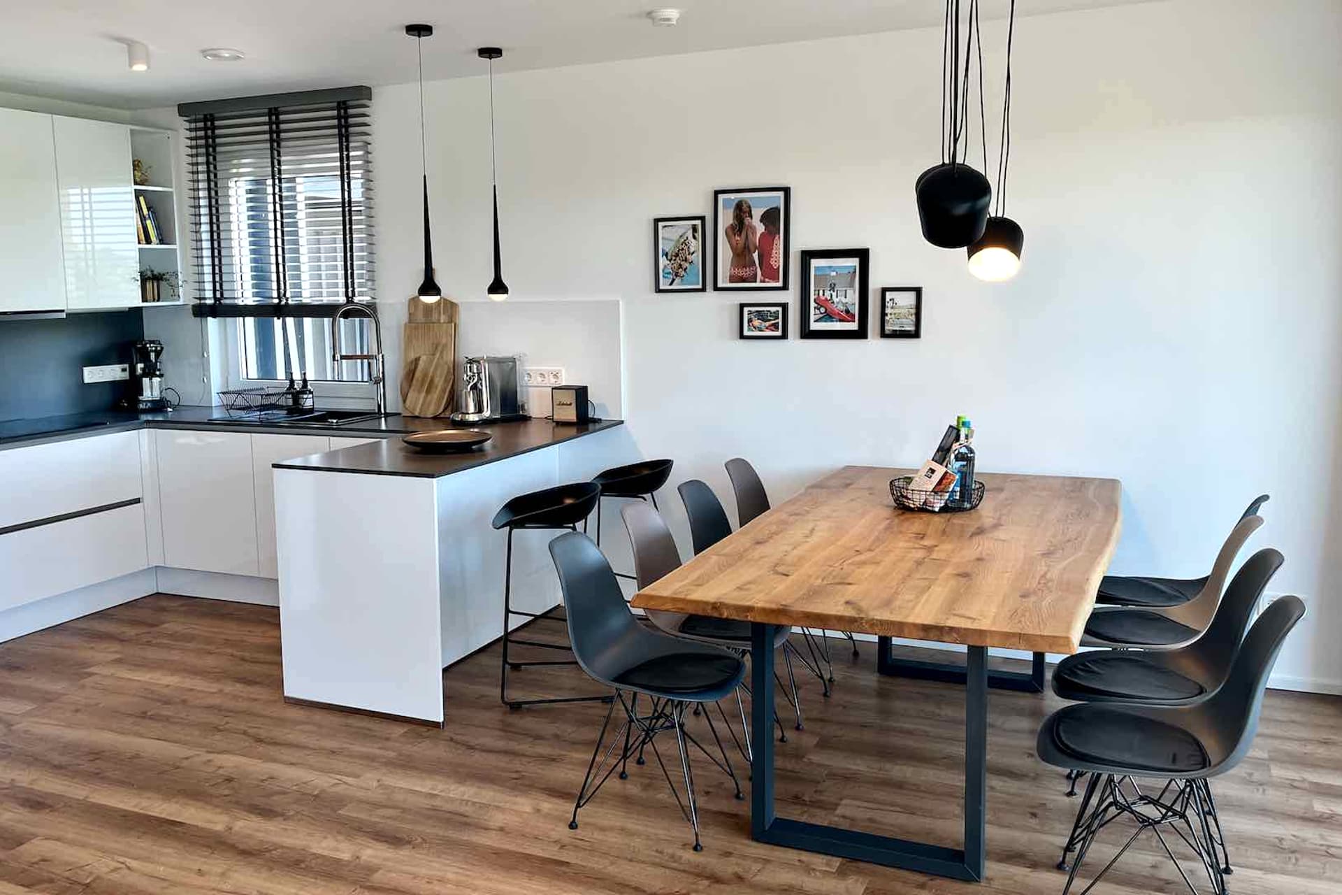 Cook & Eat Together. – Very Well Equipped
