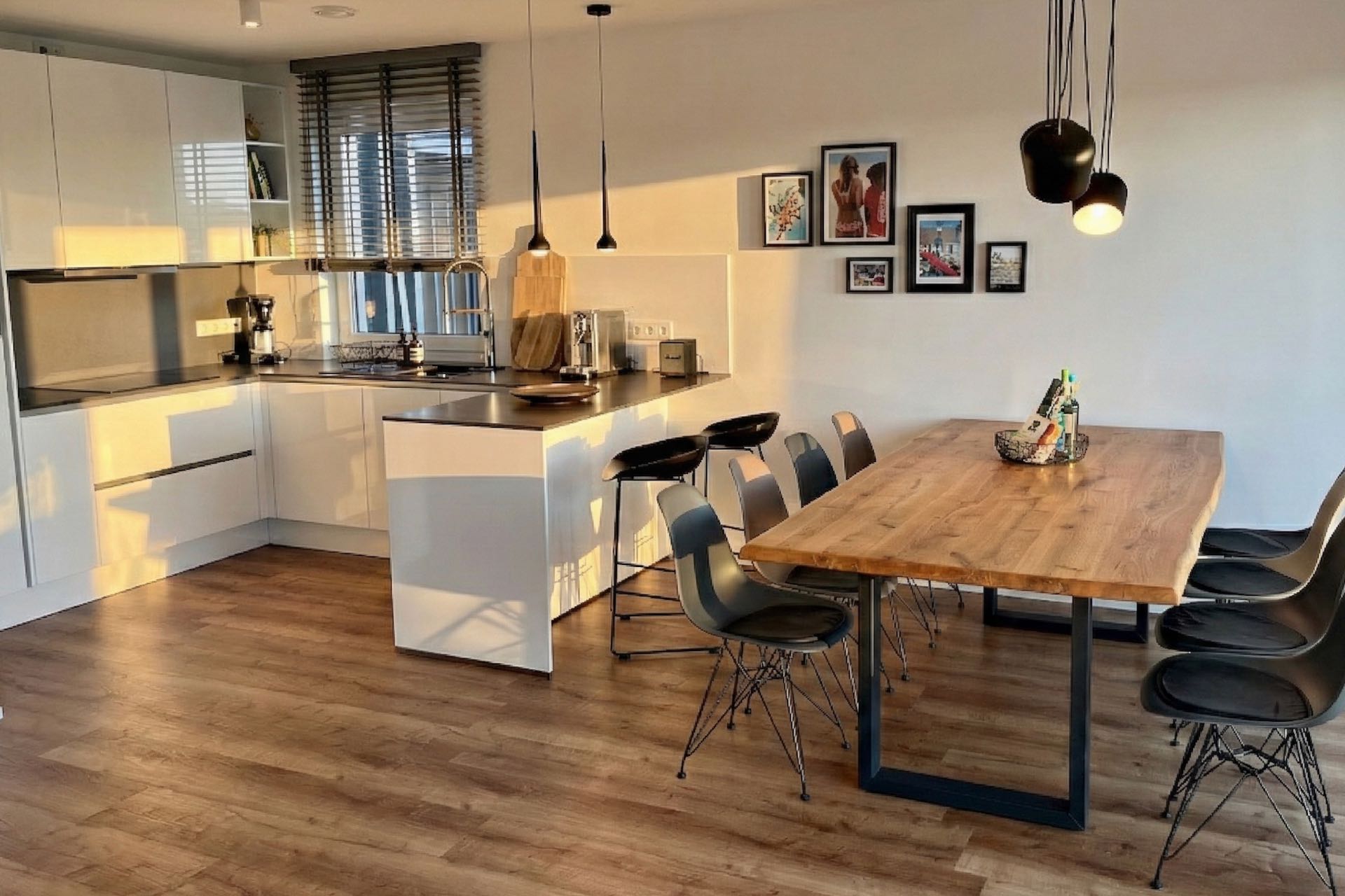 Cook & Eat Together. – Very Well Equipped