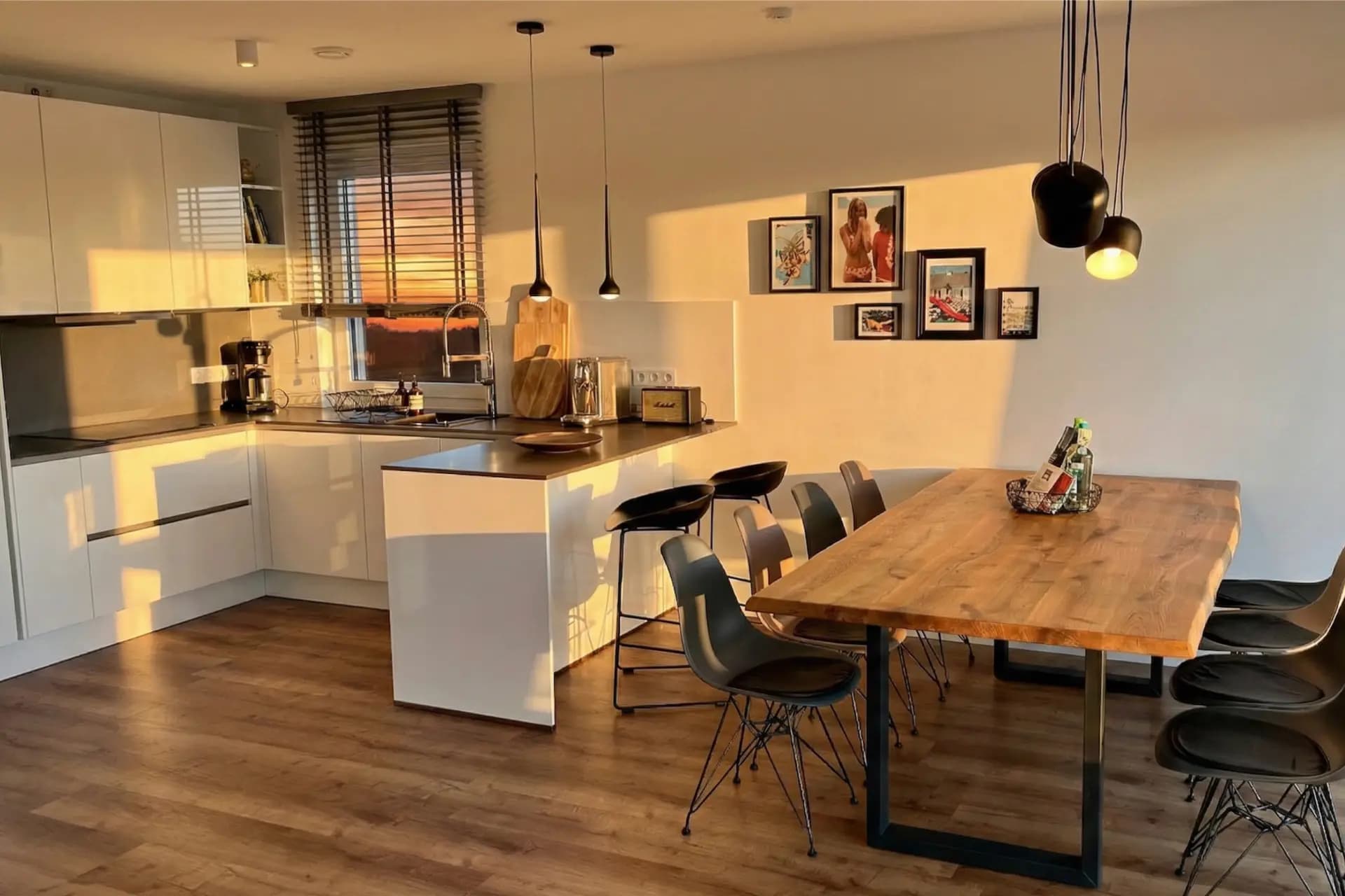 Cook & Eat Together. – Very Well Equipped