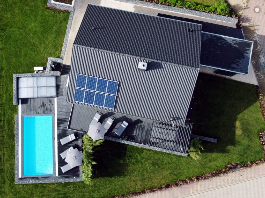 Lamellenpergola vor der hey Beachvilla von oben